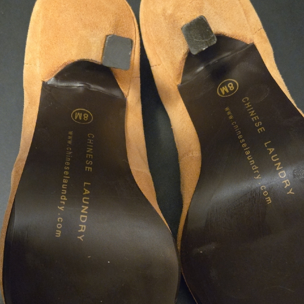 Chinese Laundry Tan Heels with Gold Accents - Picture 8 of 8